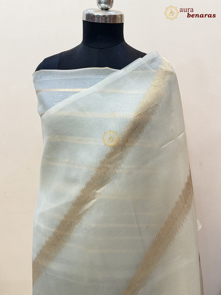 Off White Kora Silk Banarasi Saree with Kadwa Jaal – Aura Benaras