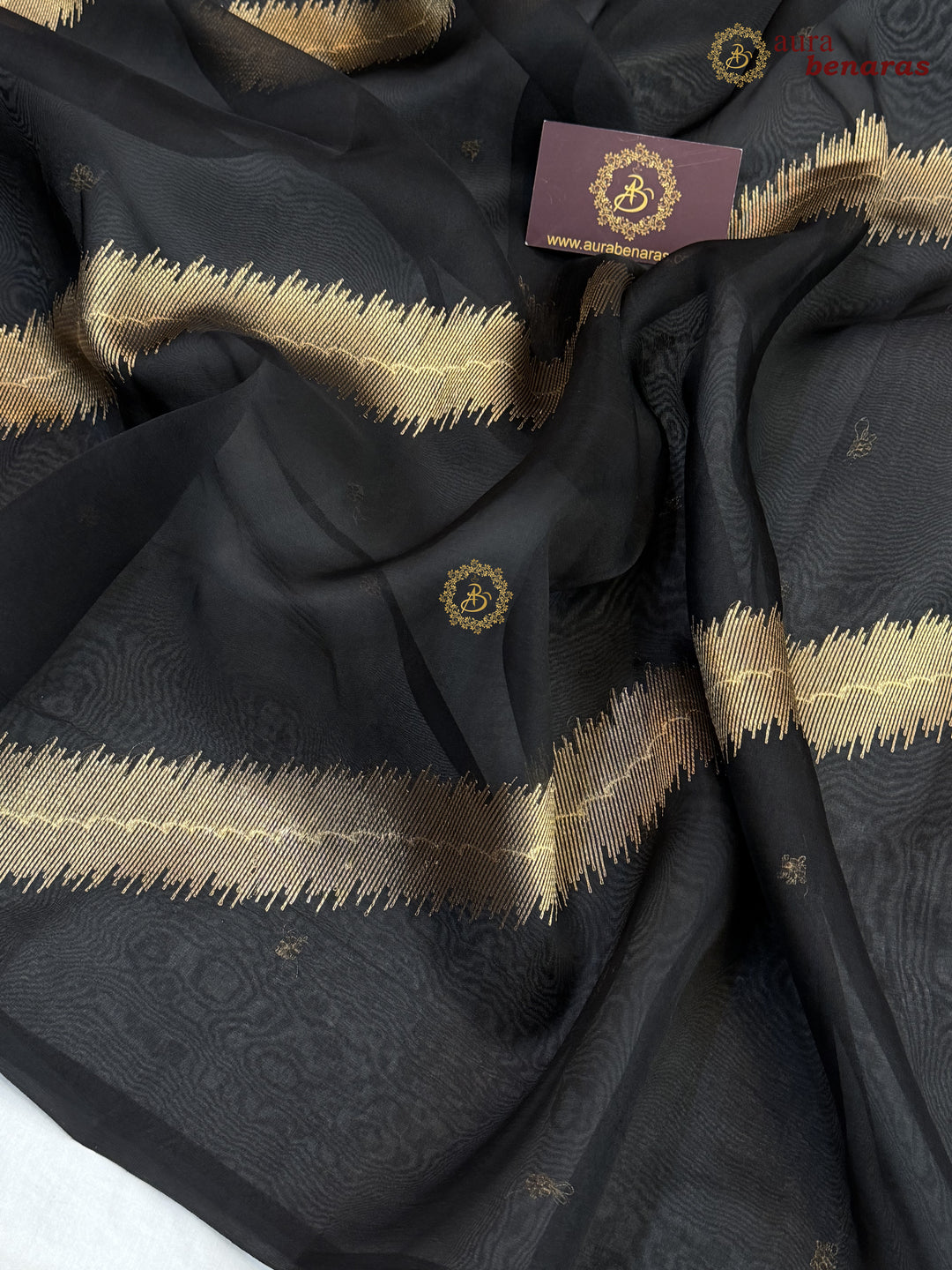 Black Kora Silk Banarasi Saree with Kadwa Jaal – Aura Benaras