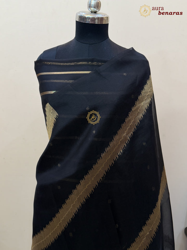 Black Kora Silk Banarasi Saree with Kadwa Jaal – Aura Benaras