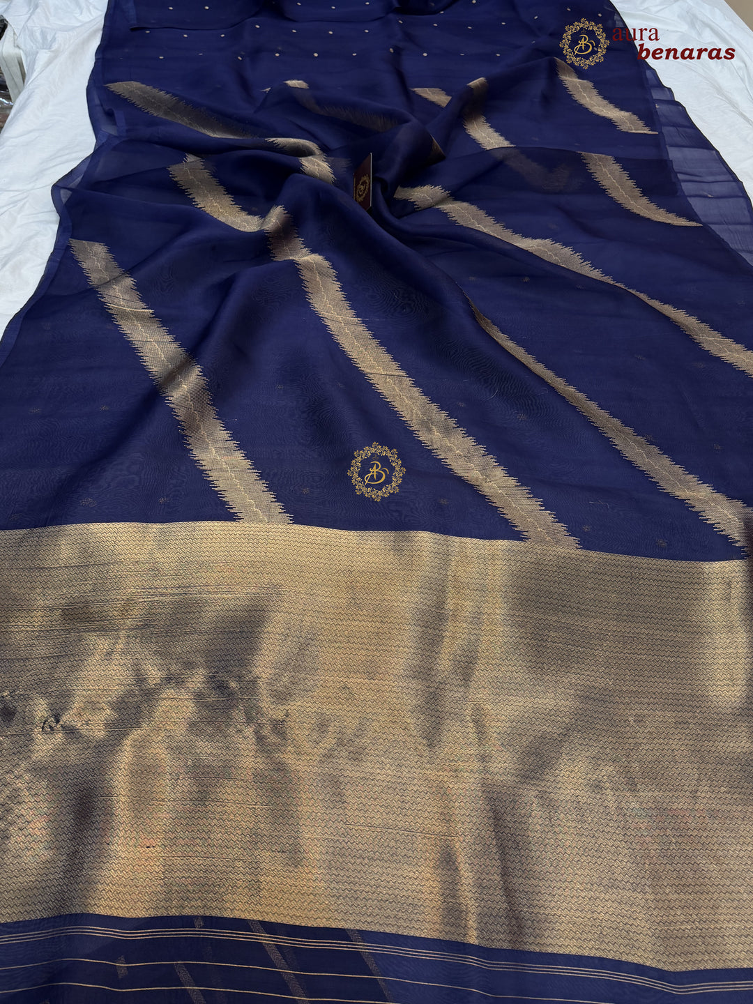 Navy Blue Kora Silk Banarasi Saree with Kadwa Jaal – Aura Benaras