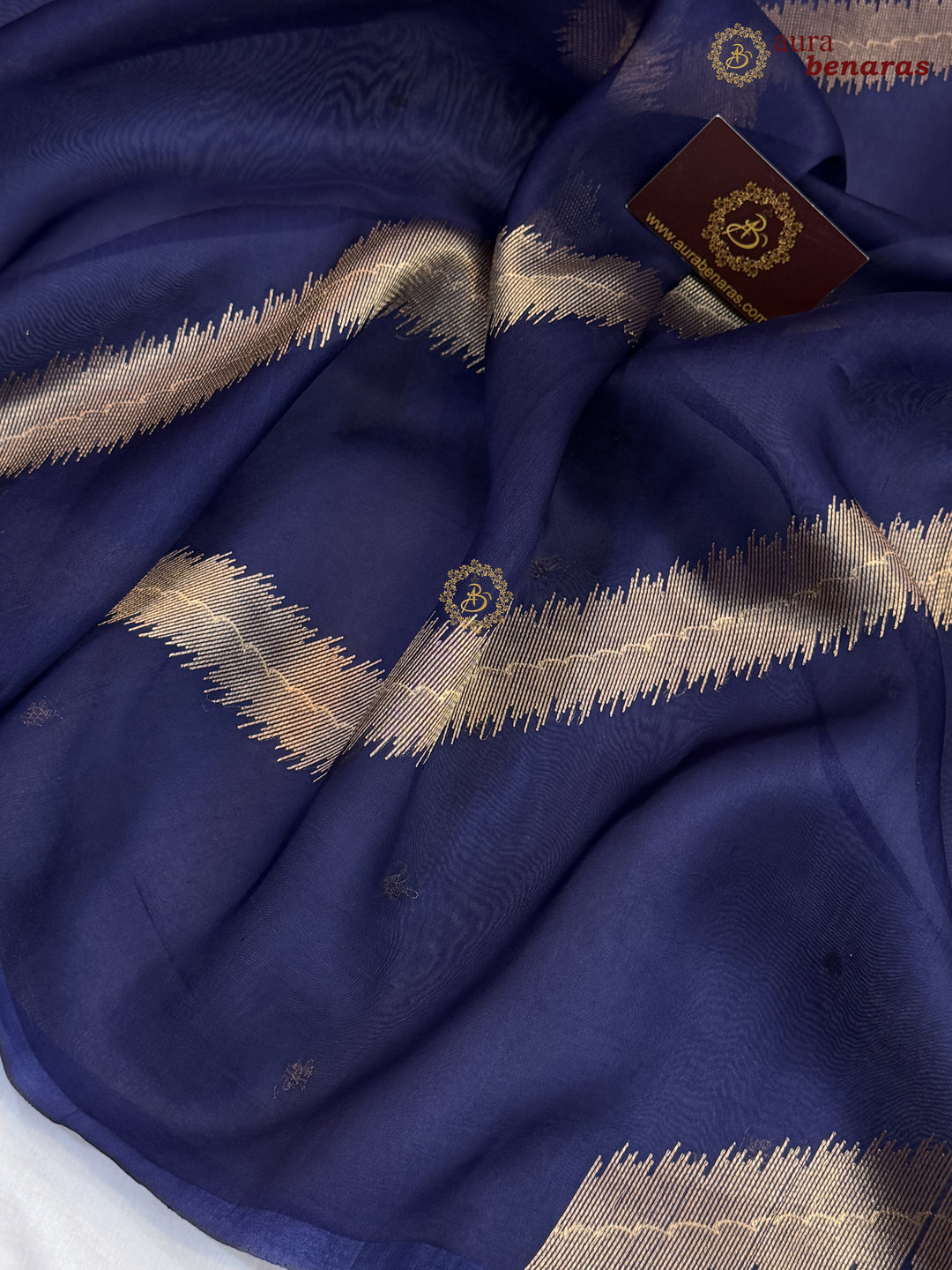 Navy Blue Kora Silk Banarasi Saree with Kadwa Jaal – Aura Benaras