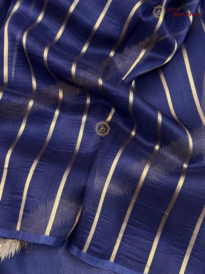 Navy Blue Kora Silk Banarasi Saree with Kadwa Jaal – Aura Benaras