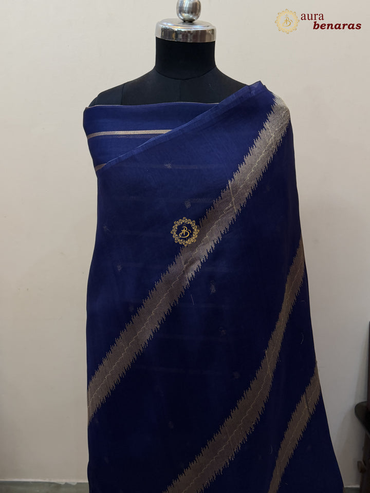 Navy Blue Kora Silk Banarasi Saree with Kadwa Jaal – Aura Benaras