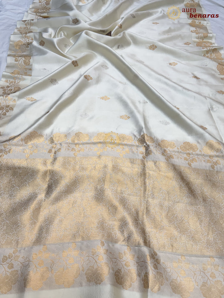 Off White Pure Silk Handloom Banarasi Saree with Kadhwa Motifs