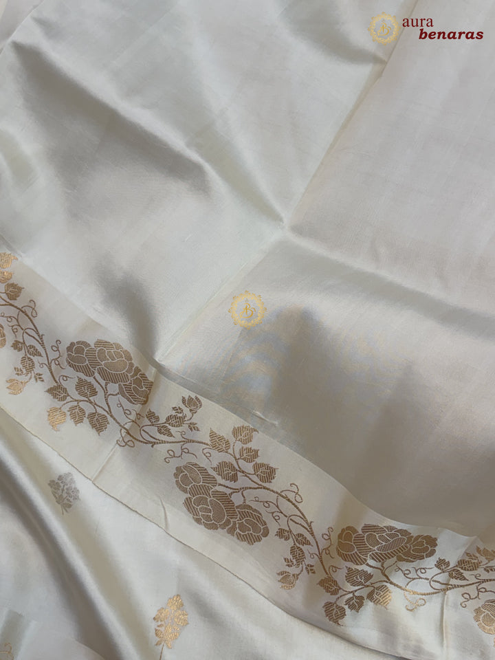 Off White Pure Silk Handloom Banarasi Saree with Kadhwa Motifs