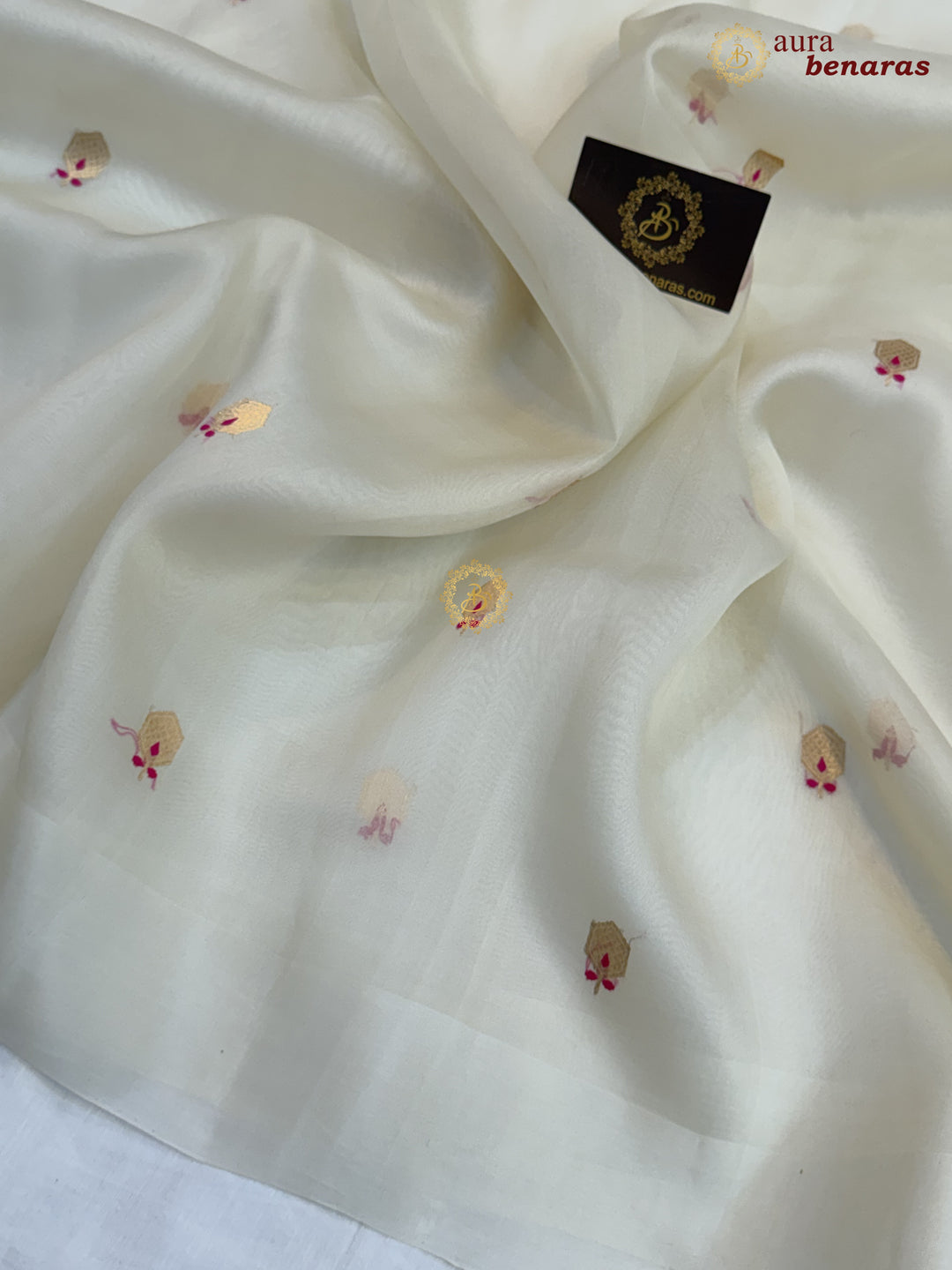 Off White Banarasi Handloom Kora Silk Saree - Aura Benaras