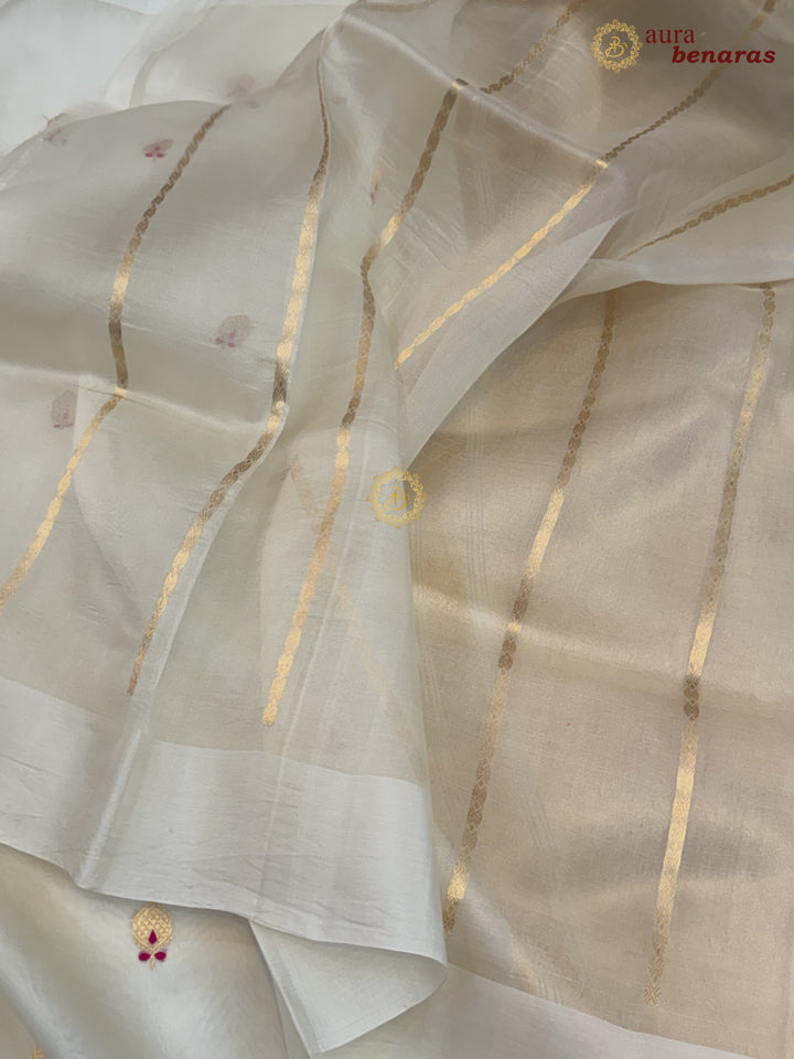 Off White Banarasi Handloom Kora Silk Saree - Aura Benaras