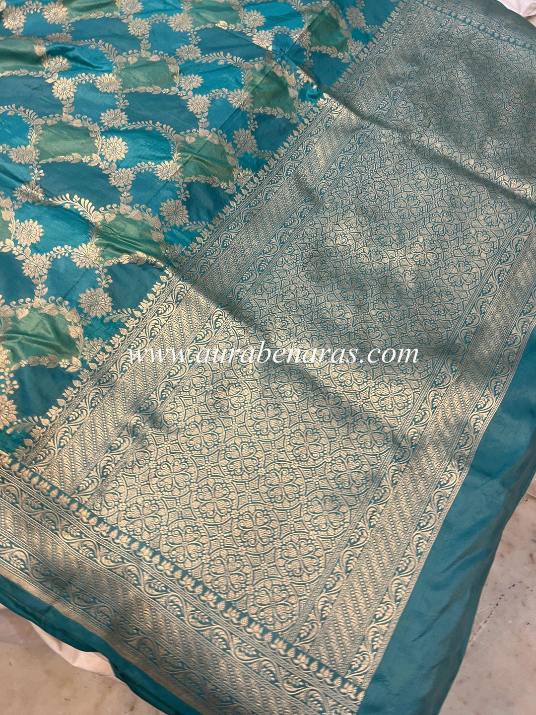 Elegant pallu and border of Banarasi Rangkaat saree with traditional zari detailing