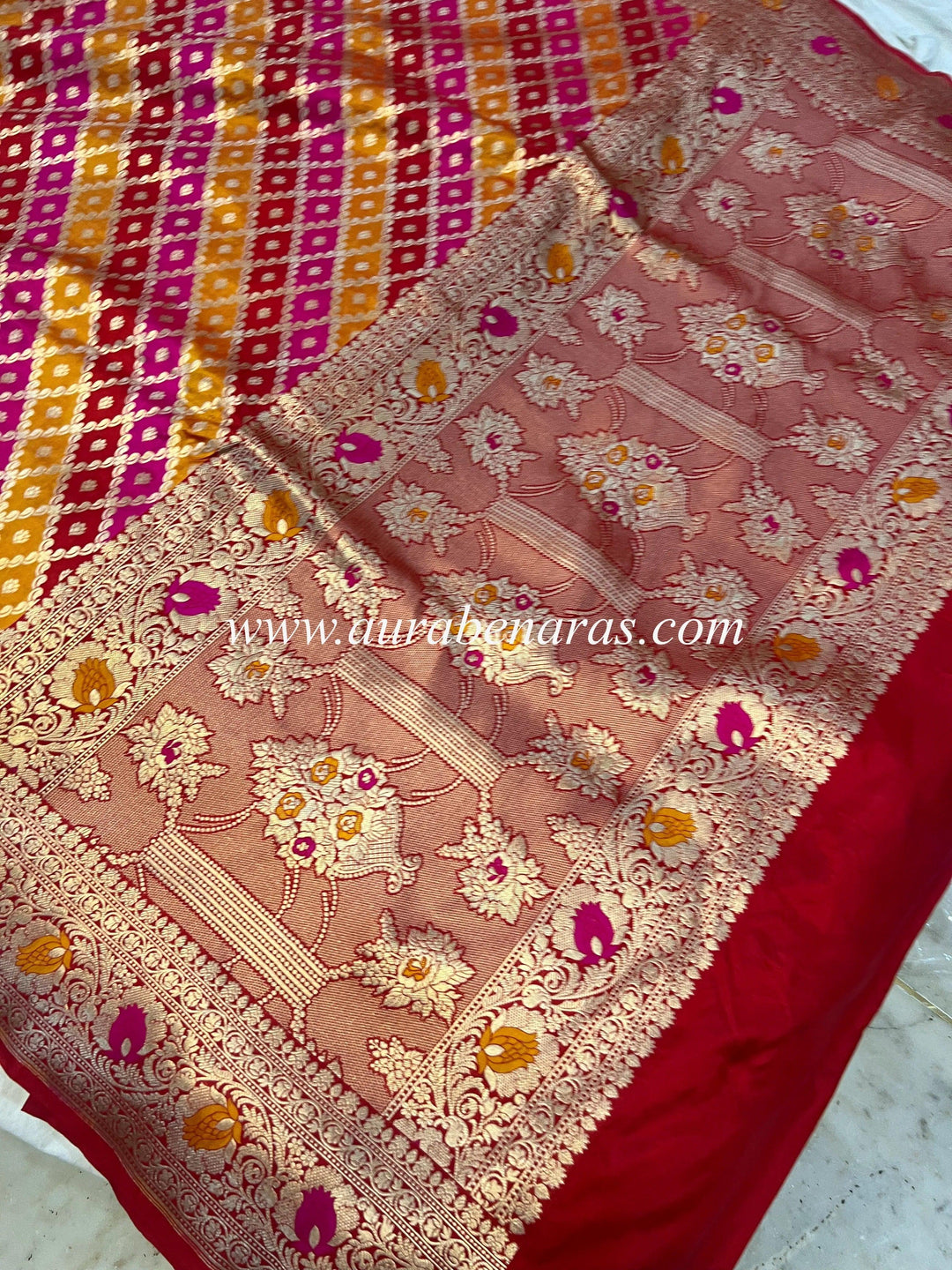 Elegant pallu and border of Banarasi Rangkaat saree with traditional zari detailing