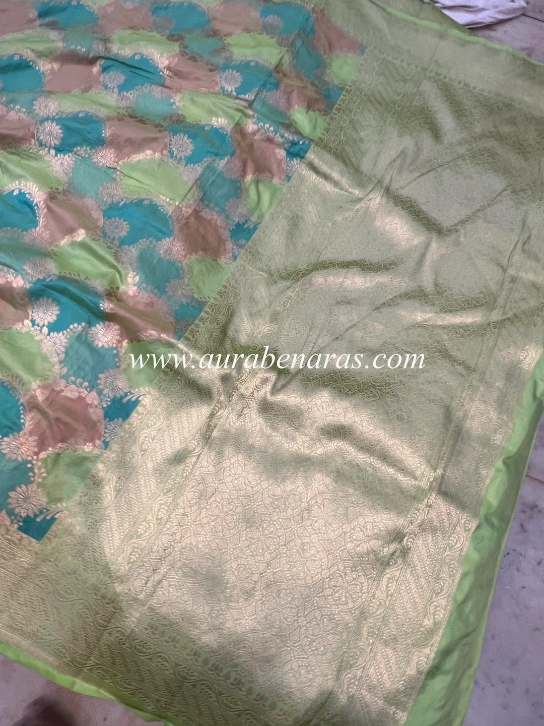 Elegant pallu and border of Banarasi Rangkaat saree with traditional zari detailing