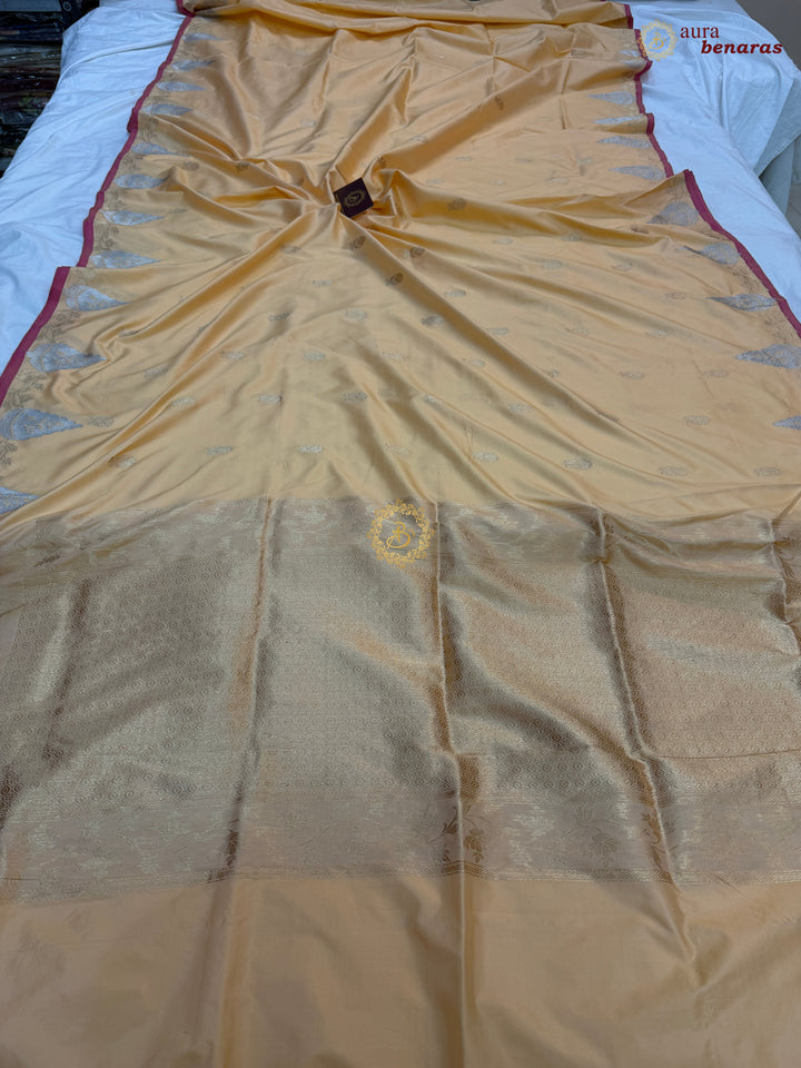 Creamish Yellow Pure Katan Silk Handloom Banarasi Saree
