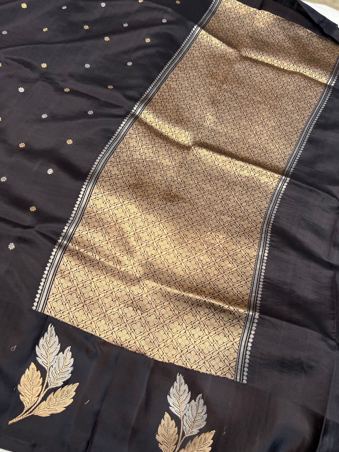 Black Pure Silk Banarasi Saree – Kadhwa Motifs & Mashru Border