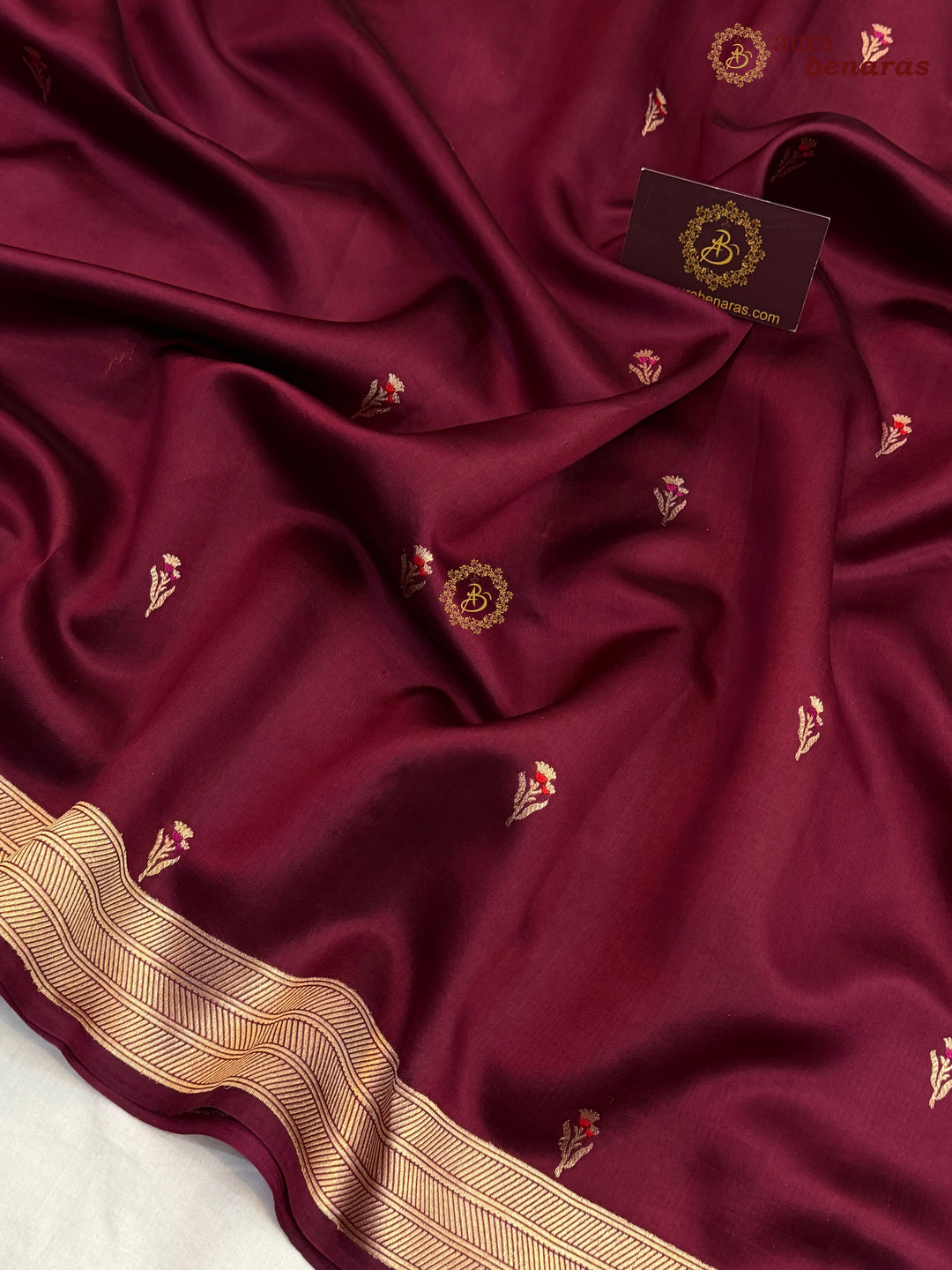 Maroon Pure Silk Handloom Banarasi Saree - AuraBenarasPure Silk Handloom Banarasi Saree - AuraBenaras