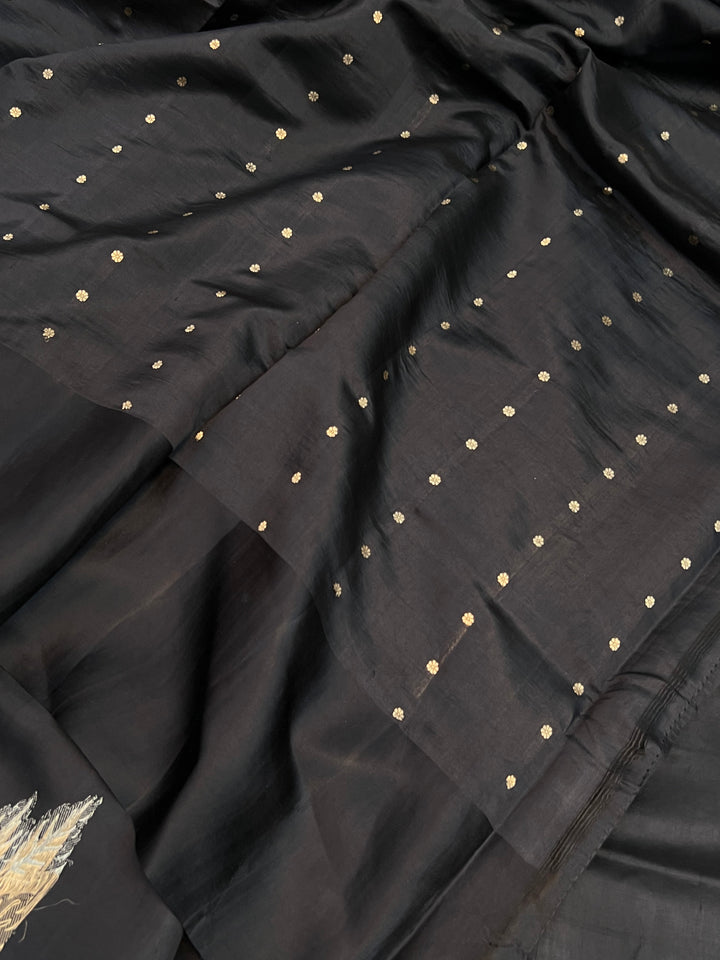 Black Pure Silk Banarasi Saree – Kadhwa Motifs & Mashru Border