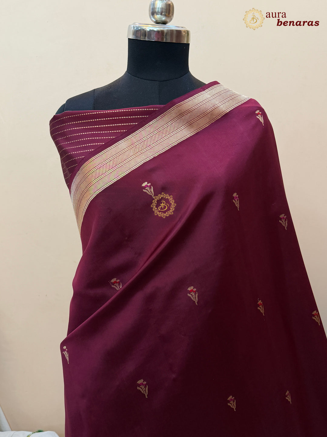 Maroon Pure Silk Handloom Banarasi Saree - AuraBenarasPure Silk Handloom Banarasi Saree - AuraBenaras