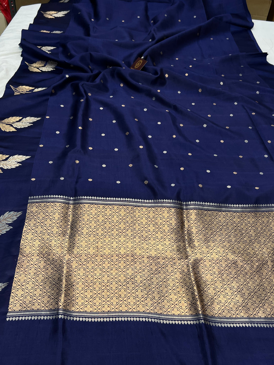 Navy Blue Pure Silk Banarasi Saree – Kadhwa Motifs & Mashru Border