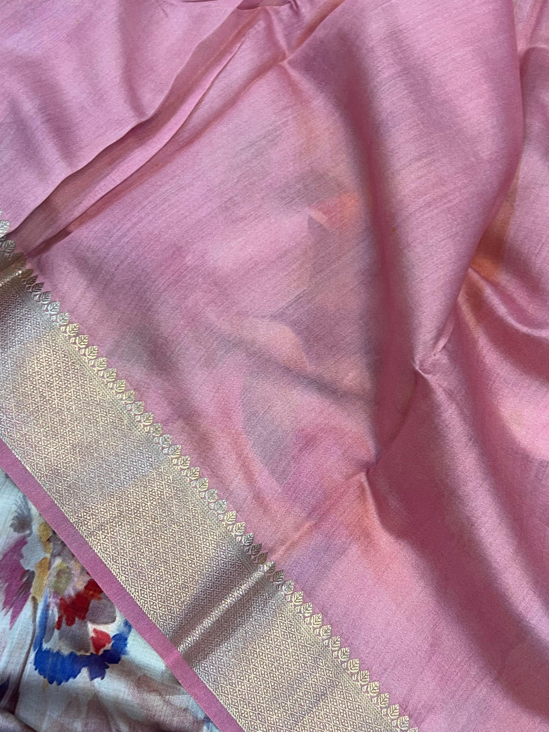White Banarasi Handloom Chiniya Silk Saree - Aura Benaras