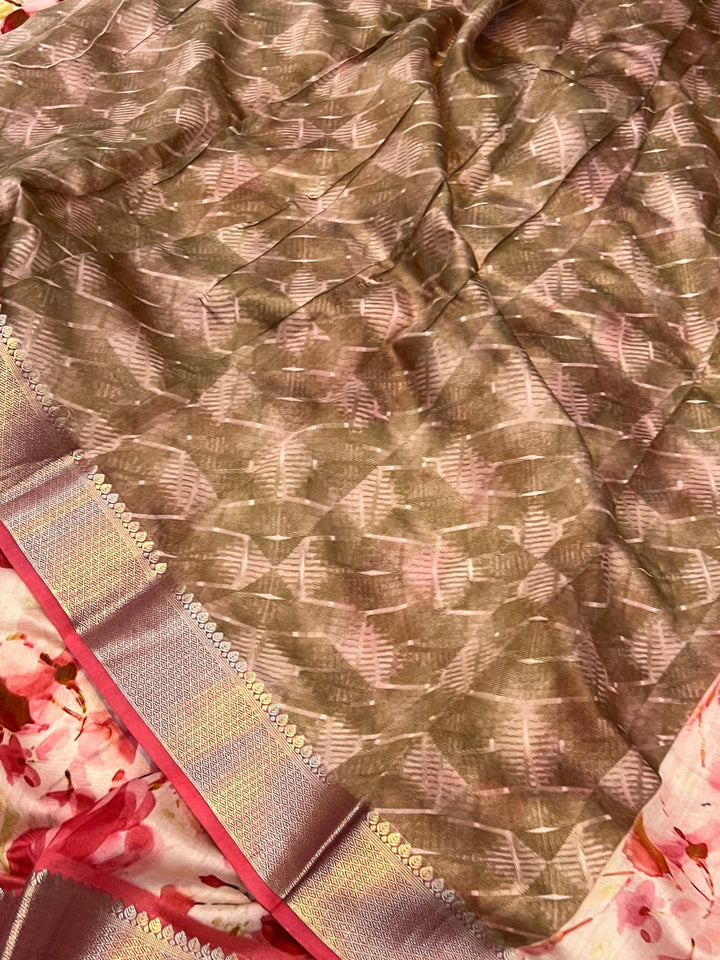 White Banarasi Handloom Chiniya Silk Saree - Aura Benaras