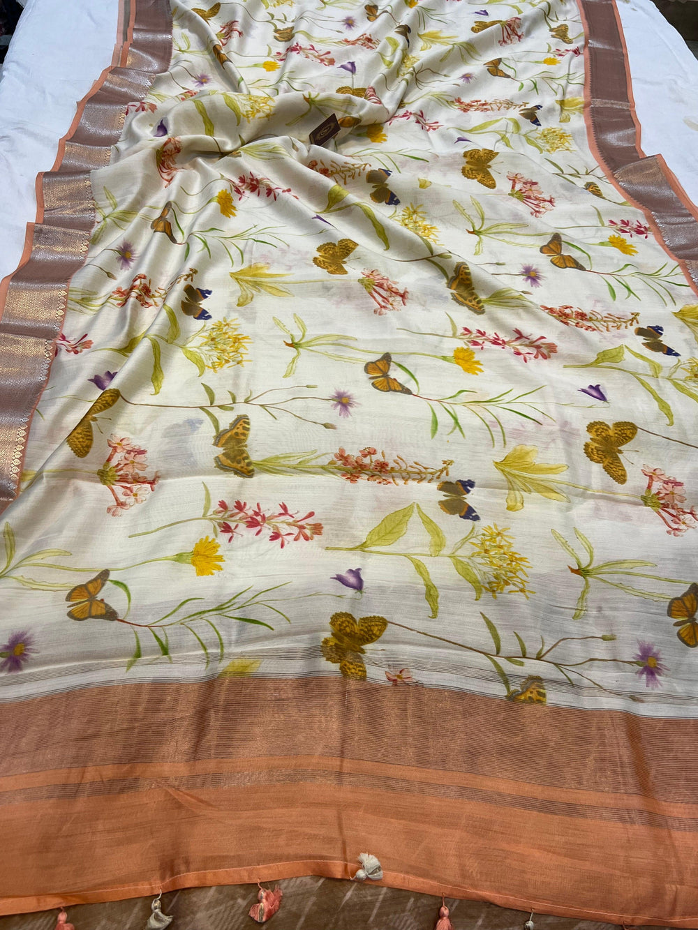 Cream Banarasi Handloom Chiniya Silk Saree - Aura Benaras