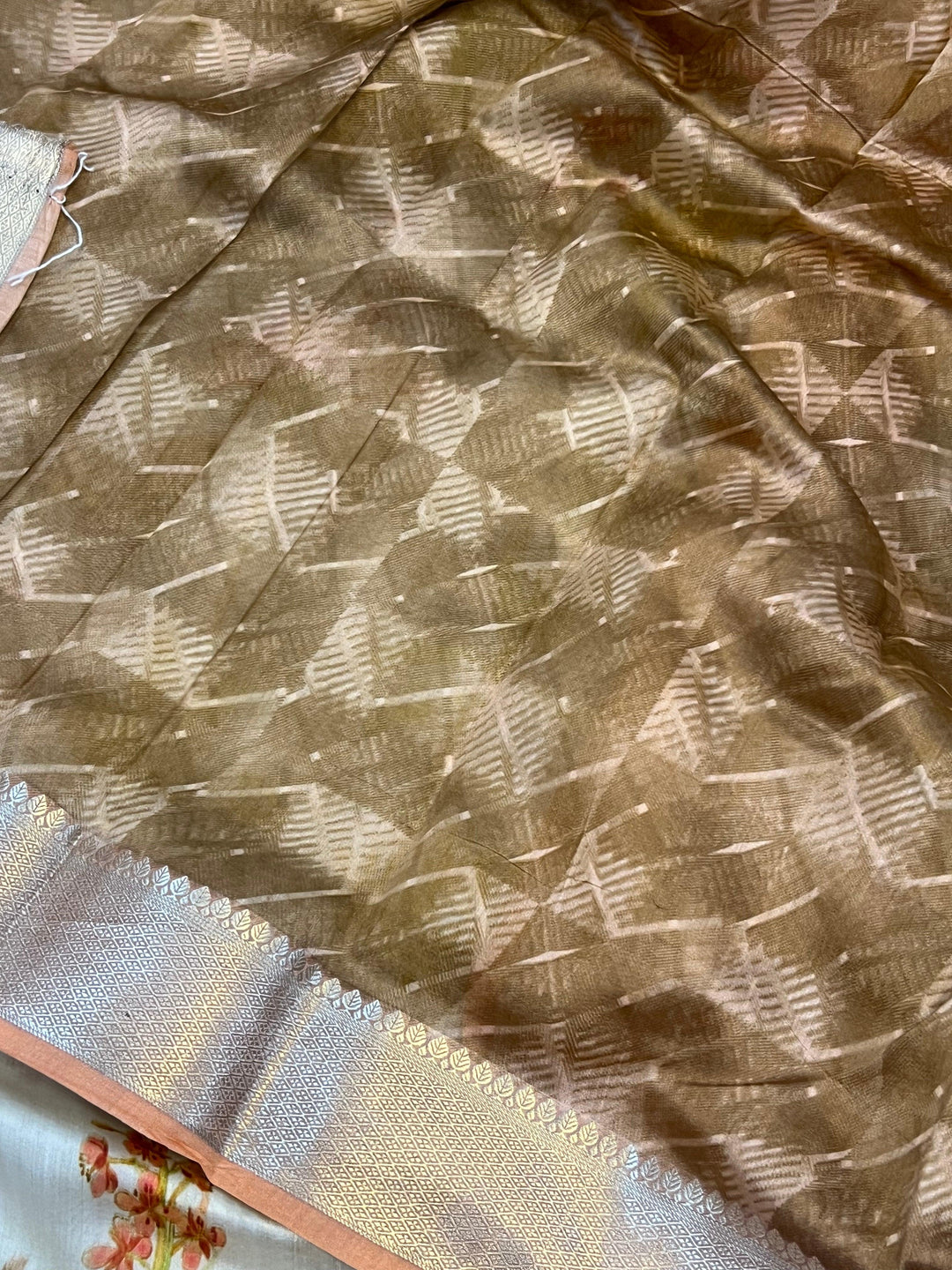 Cream Banarasi Handloom Chiniya Silk Saree - Aura Benaras