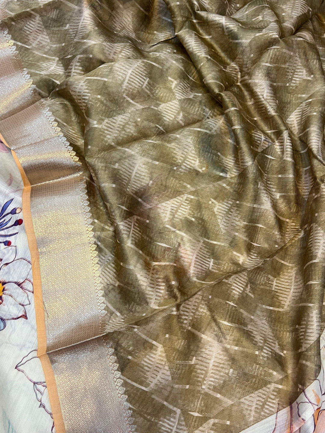 Cream Banarasi Handloom Chiniya Silk Saree - Aura Benaras