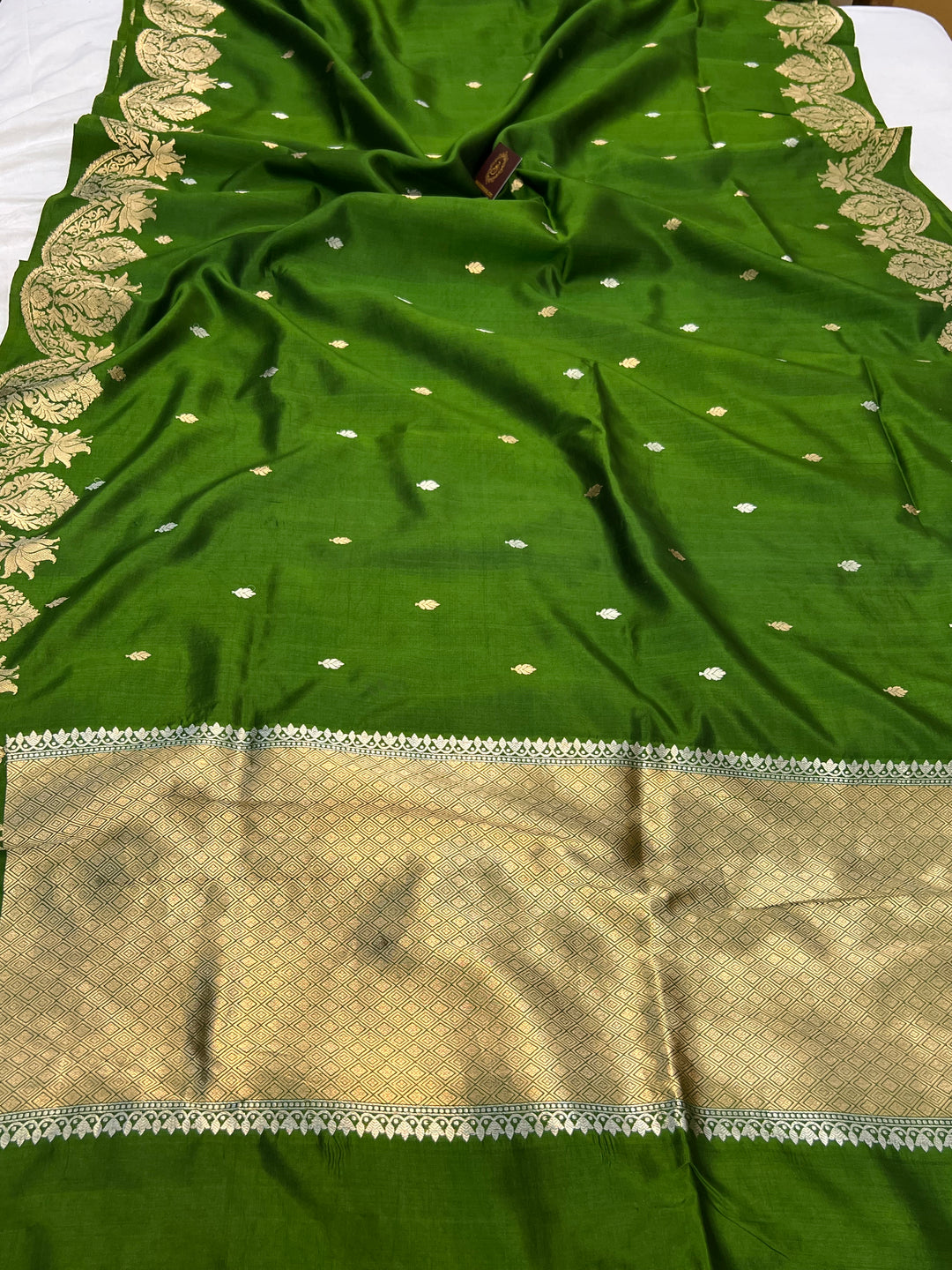 Mehendi Green Pure Silk Banarasi Saree | Scallop Border