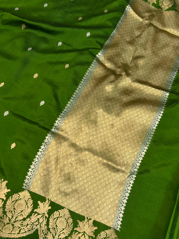 Mehendi Green Pure Silk Banarasi Saree | Scallop Border