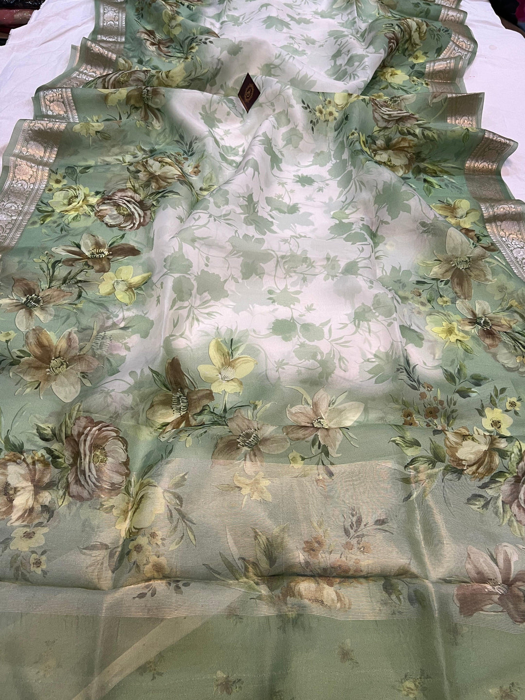 White-Green Banarasi Handloom Kora Silk Saree - Aura Benaras