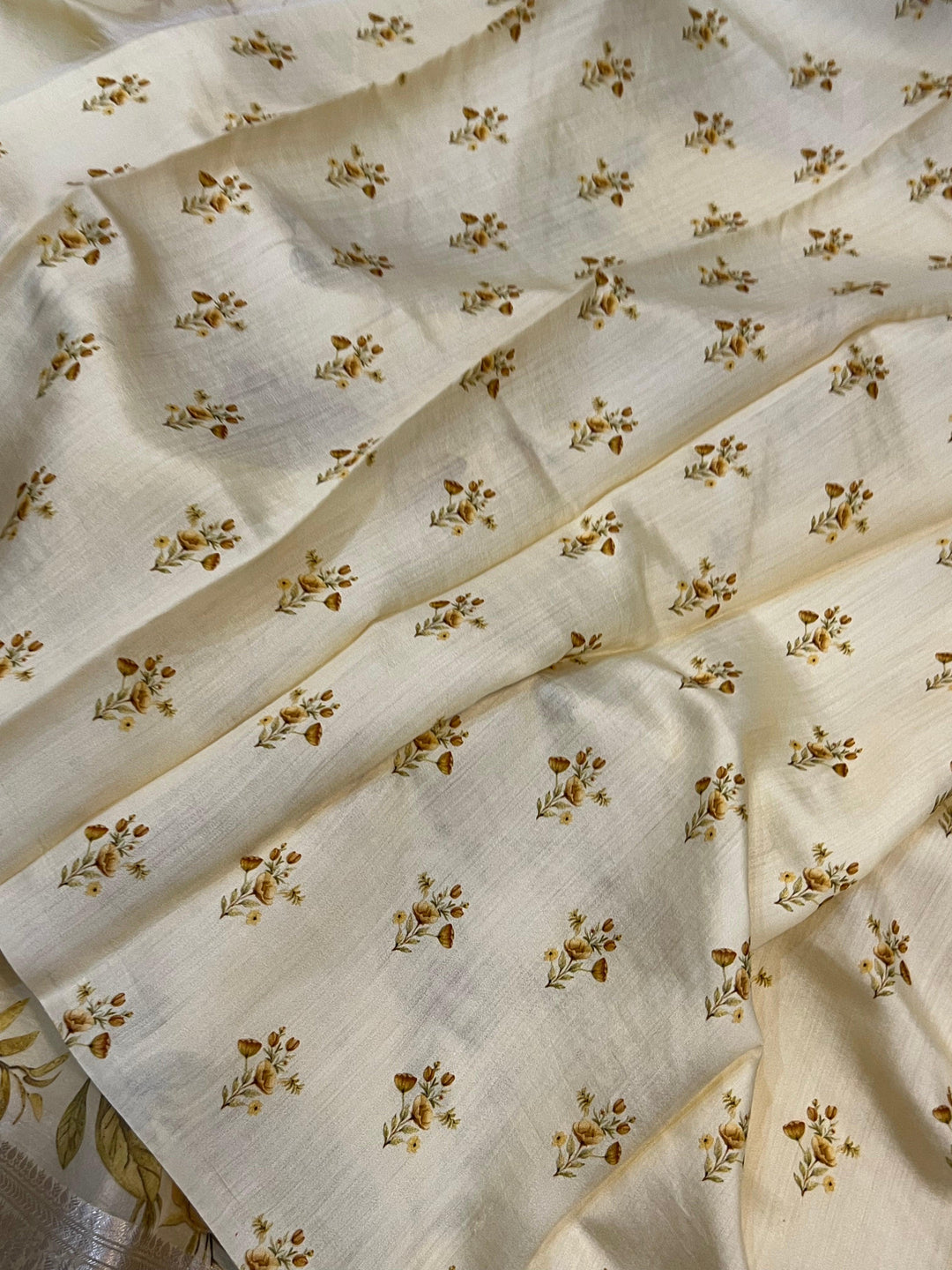 Cream Banarasi Handloom Kora Silk Saree - Aura Benaras