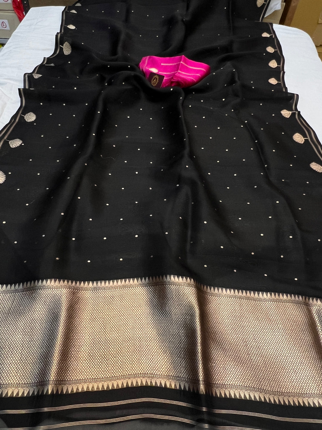 Black Pure Kora Silk Handloom Banarasi Saree - AuraBenaras