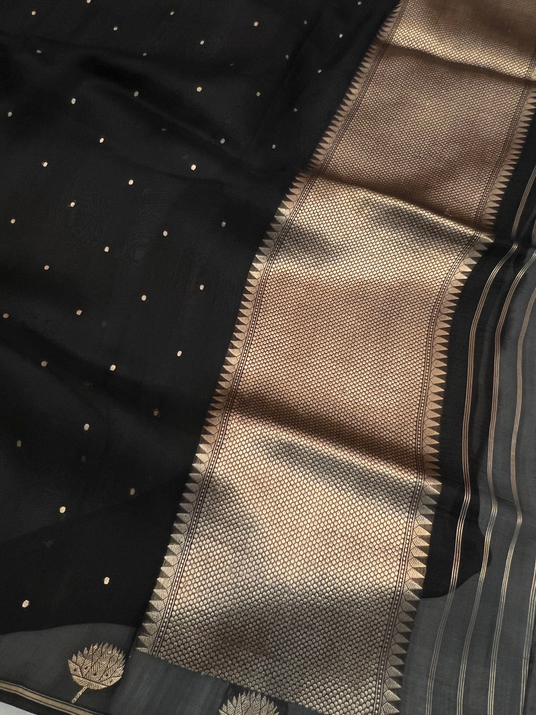 Black Pure Kora Silk Handloom Banarasi Saree - AuraBenaras