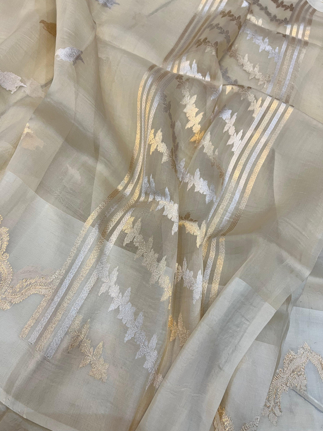 Cream Banarasi Handloom Kora Silk Saree - Aura Benaras