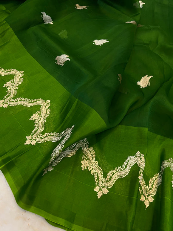 Mehendi Green Banarasi Handloom Kora Silk Saree - Aura Benaras