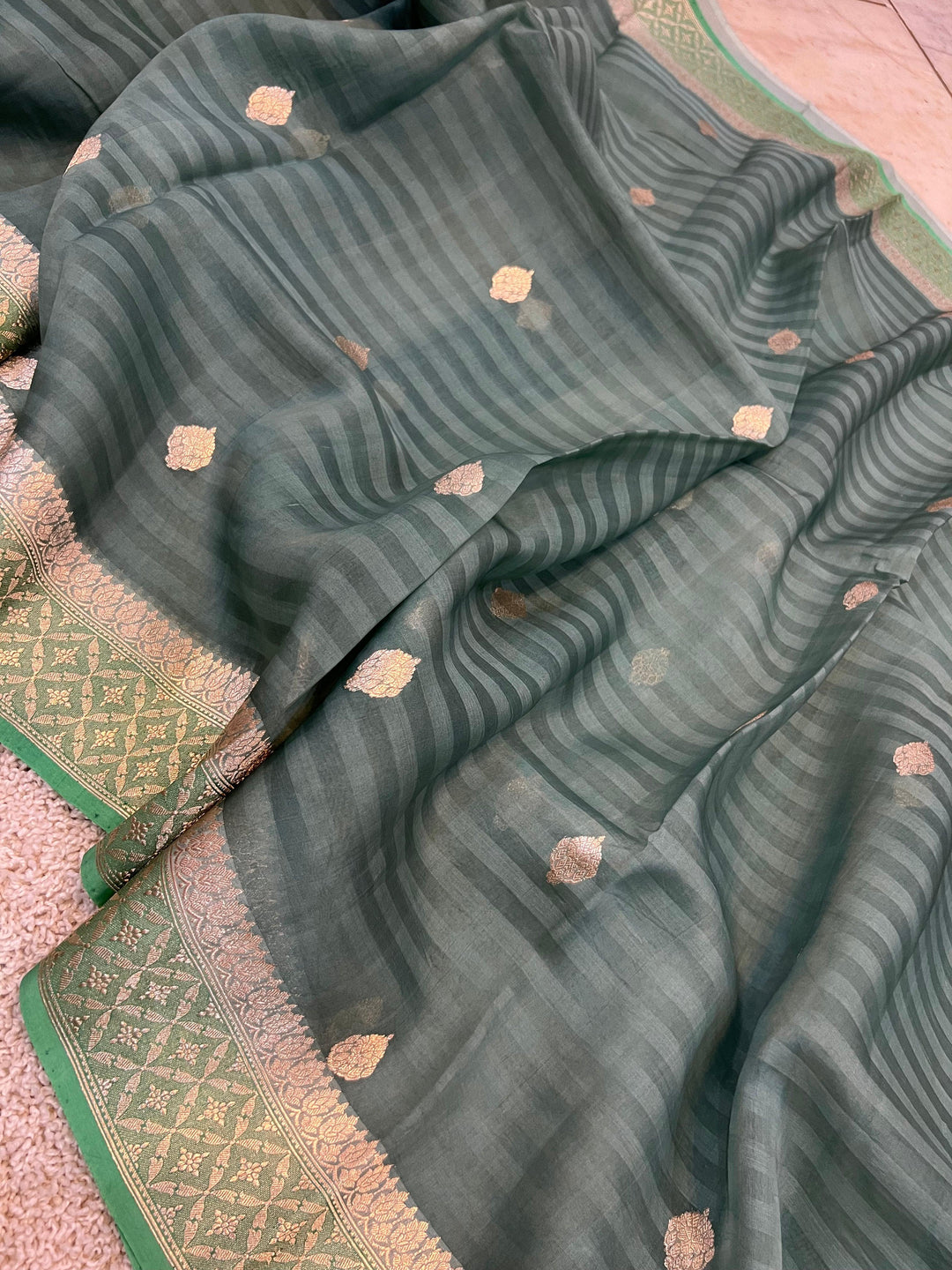 Grey Banarasi Handloom Kora Silk Saree - Aura Benaras