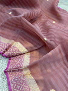 Onion shade Banarasi Handloom Kora Silk Saree - Aura Benaras