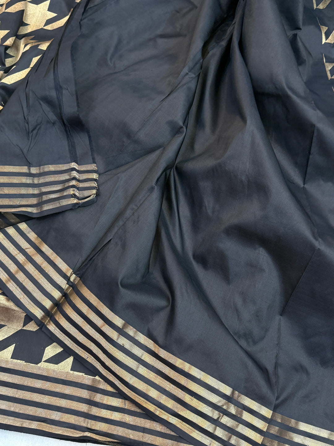 Black Pure Katan silk Handloom Banarasi Saree