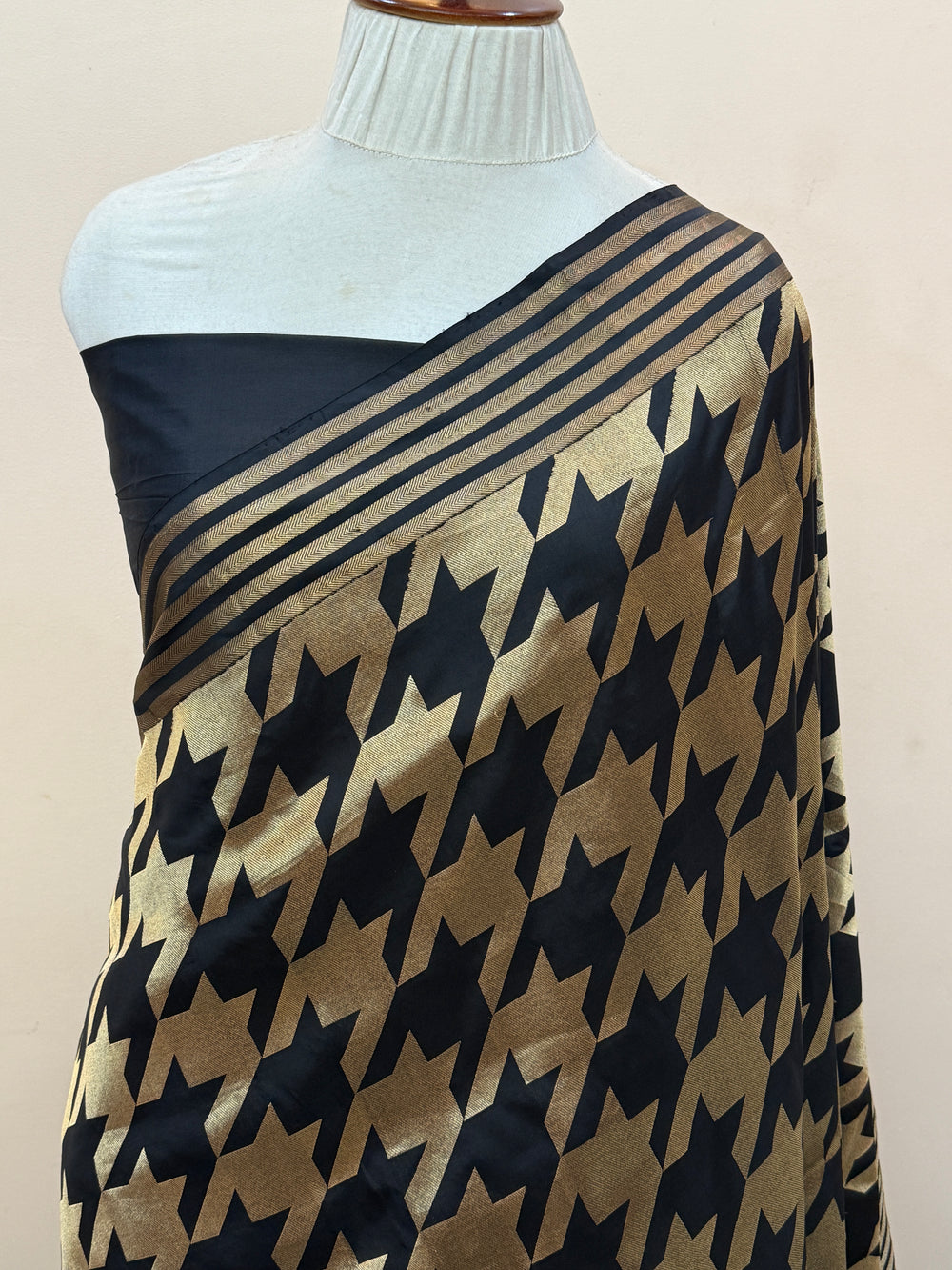 Black Pure Katan silk Handloom Banarasi Saree