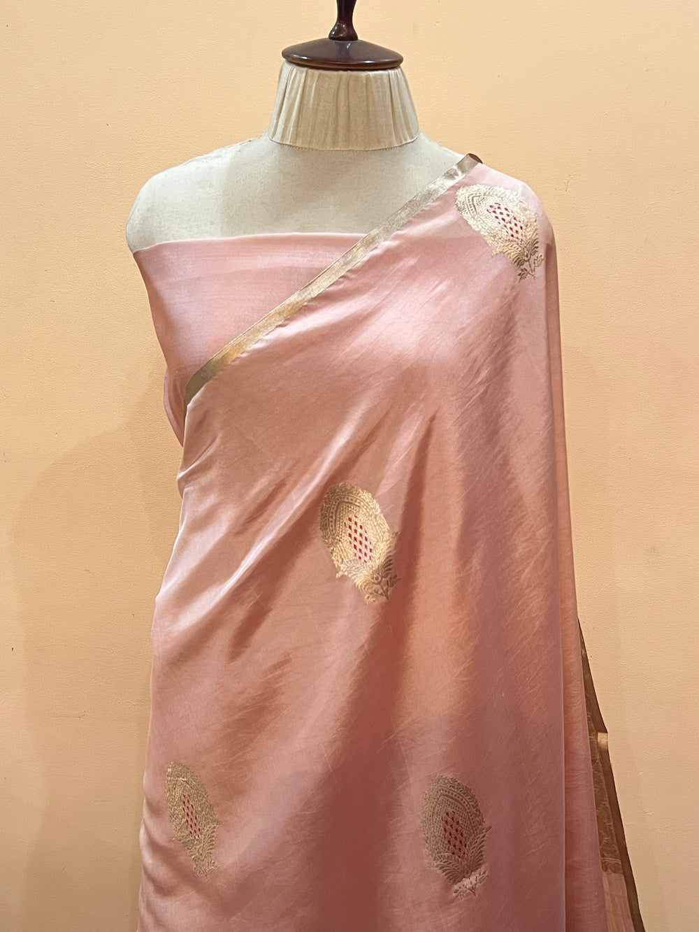 Pastel Peach Pure Silk Handloom Banarasi Saree