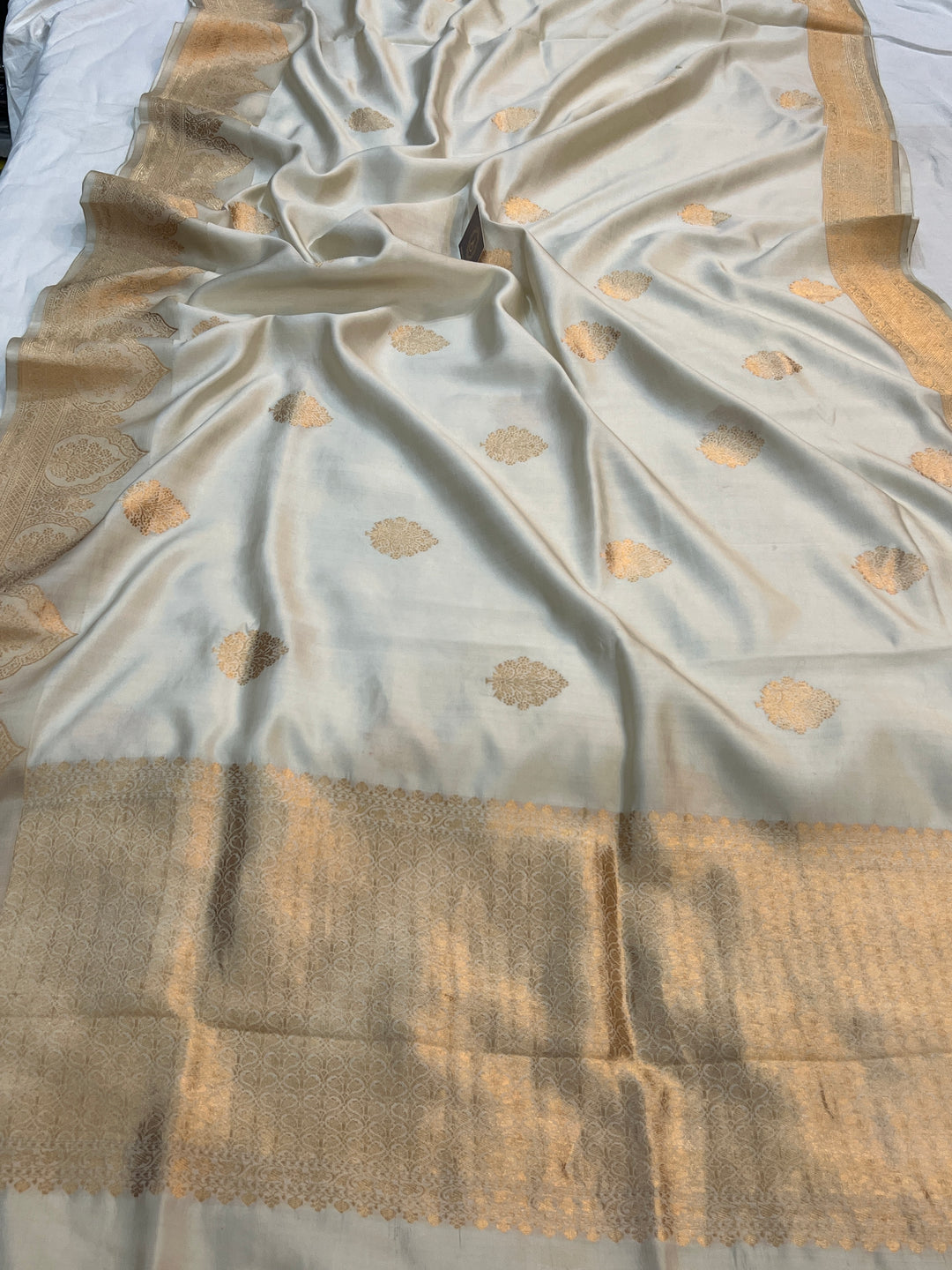 Cream Pure Banarasi Handloom Silk Saree | Aura Benaras