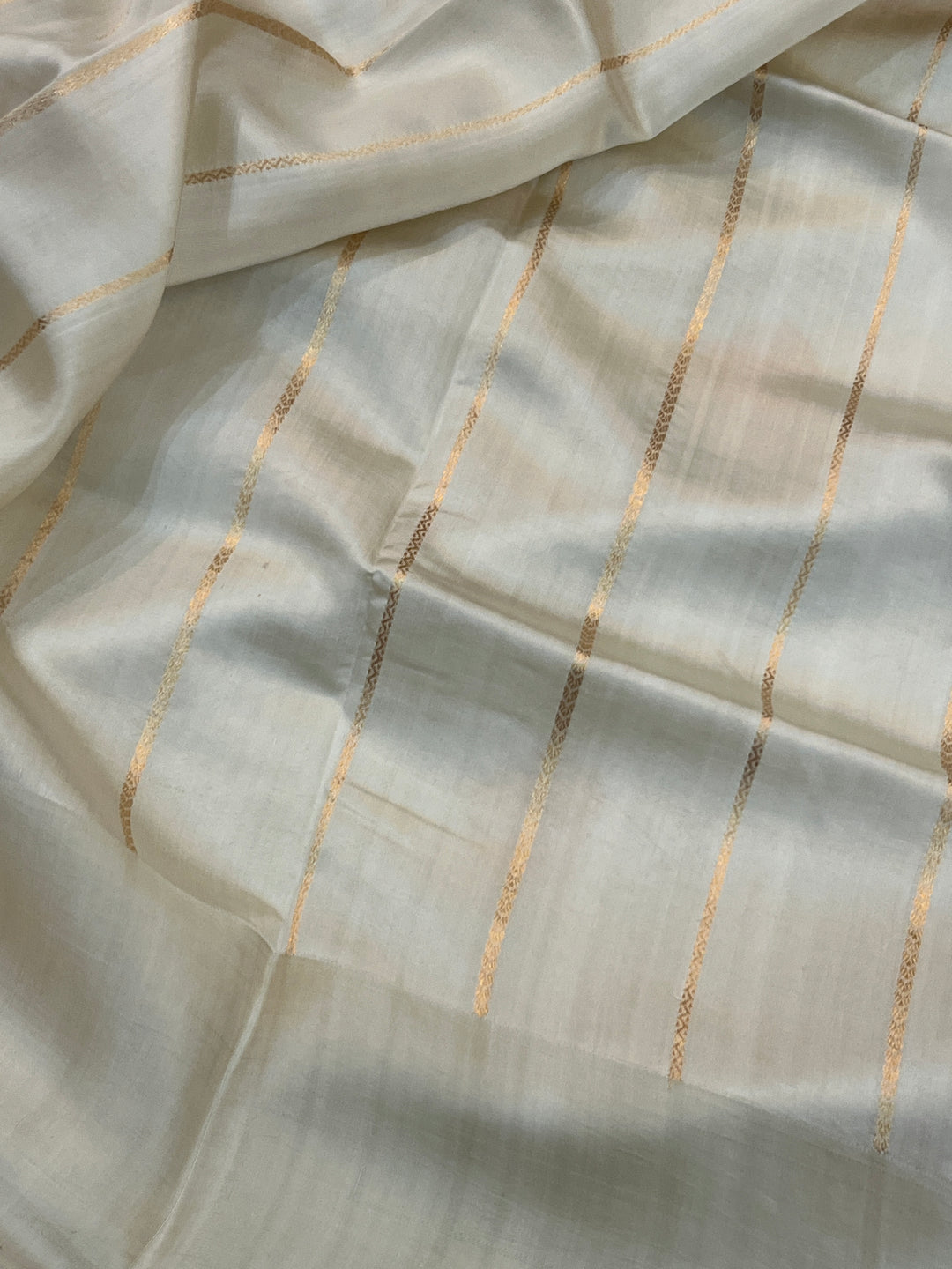 Cream Pure Banarasi Handloom Silk Saree | Aura Benaras