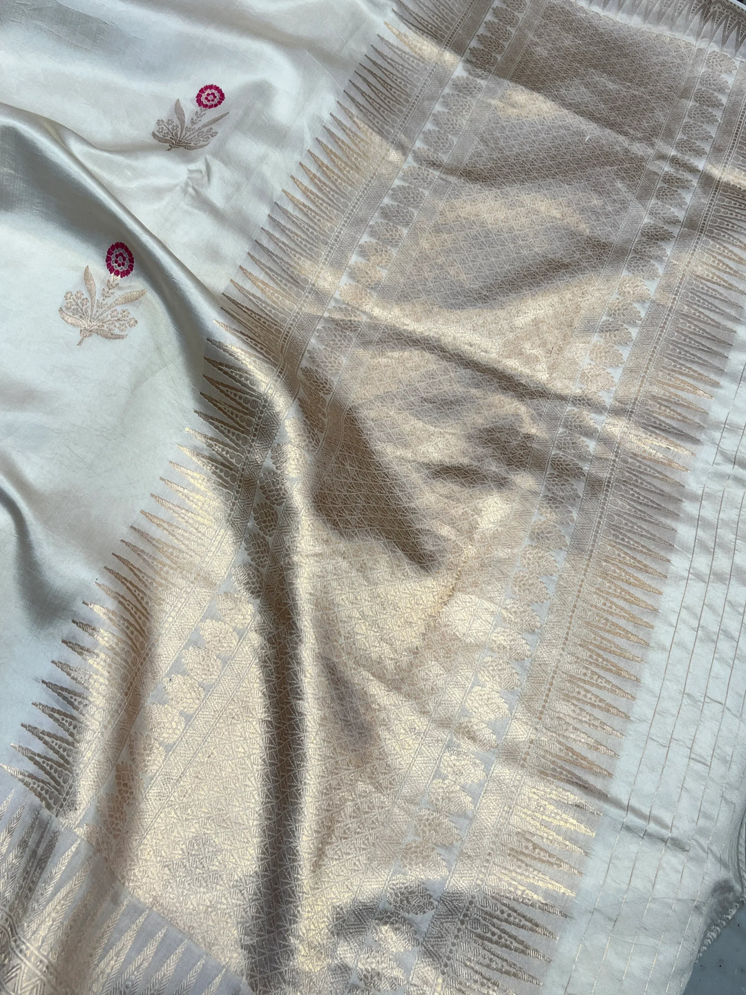 Buy Cream Pure Banarasi Handloom Silk Saree | Aura Benaras