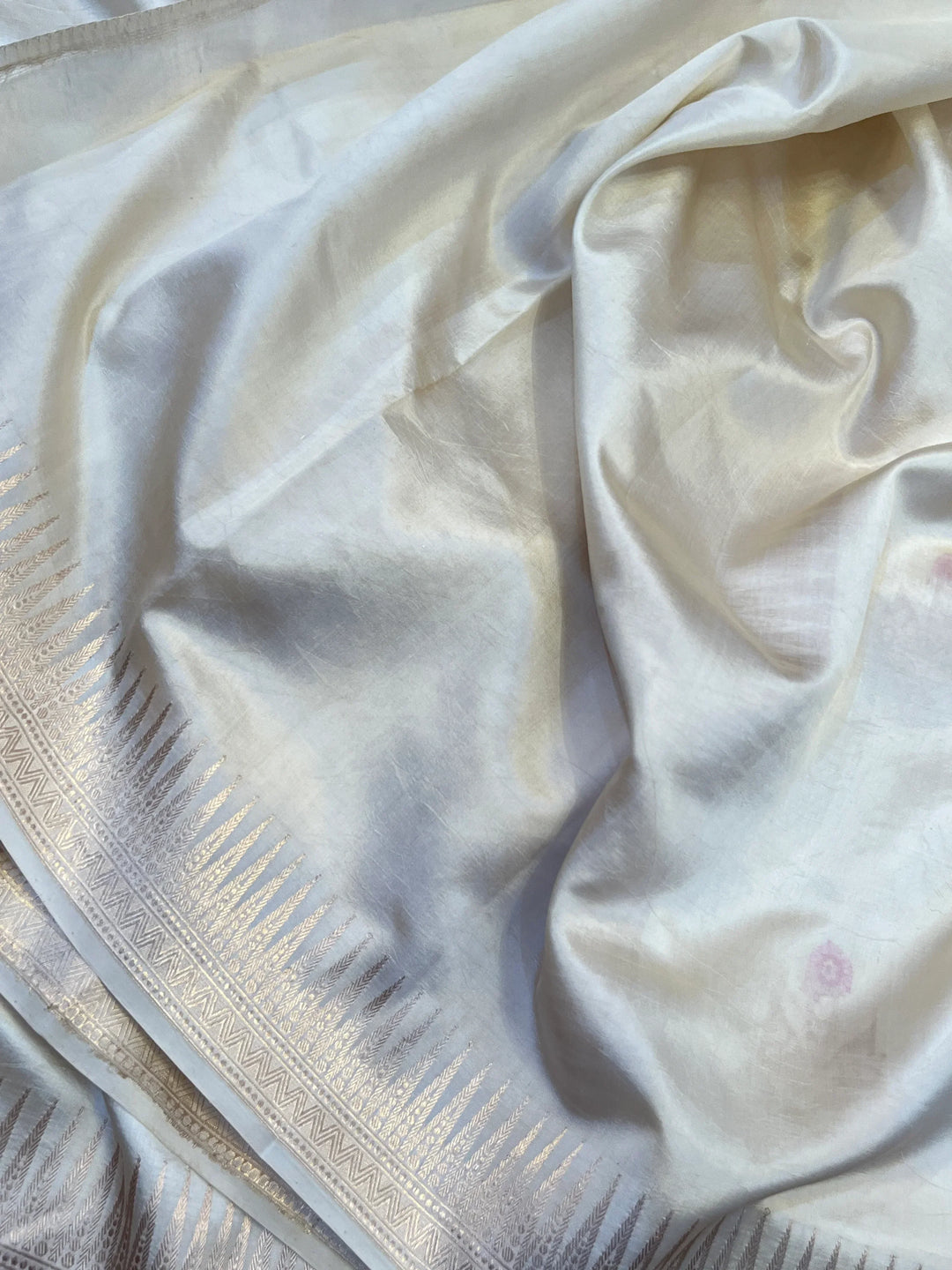 Buy Cream Pure Banarasi Handloom Silk Saree | Aura Benaras