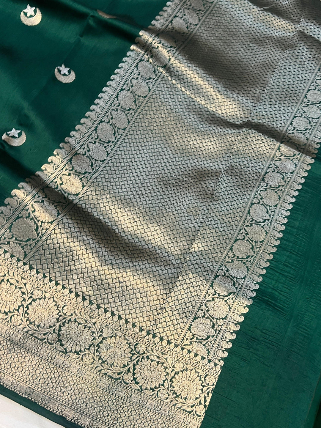 Bottle Green Pure Banarasi Handloom Silk Saree - Aura Benaras