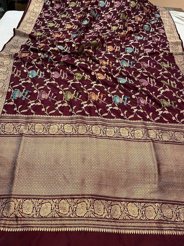 Kadhwa woven pallu of Banarasi silk saree with Shikargah Jaal and Meenakari work