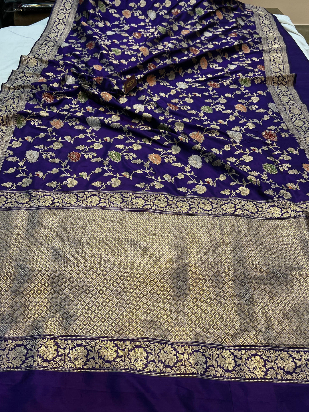 Intricate Kadhwa Jaal weave in floral and geometric pattern on pure Banarasi silk saree