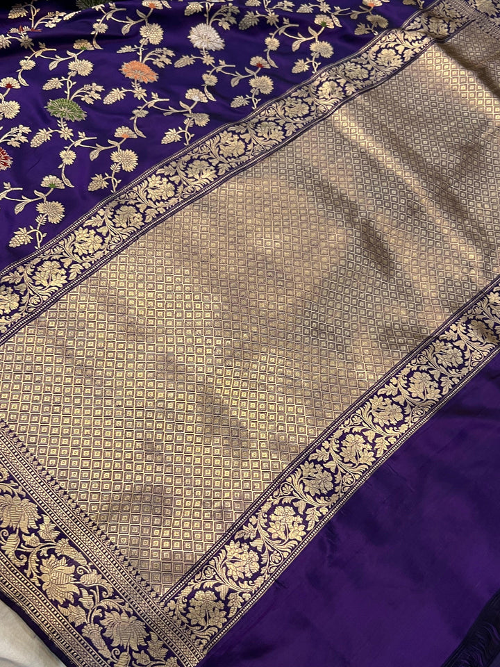 Intricate Kadhwa Jaal weave in floral and geometric pattern on pure Banarasi silk saree