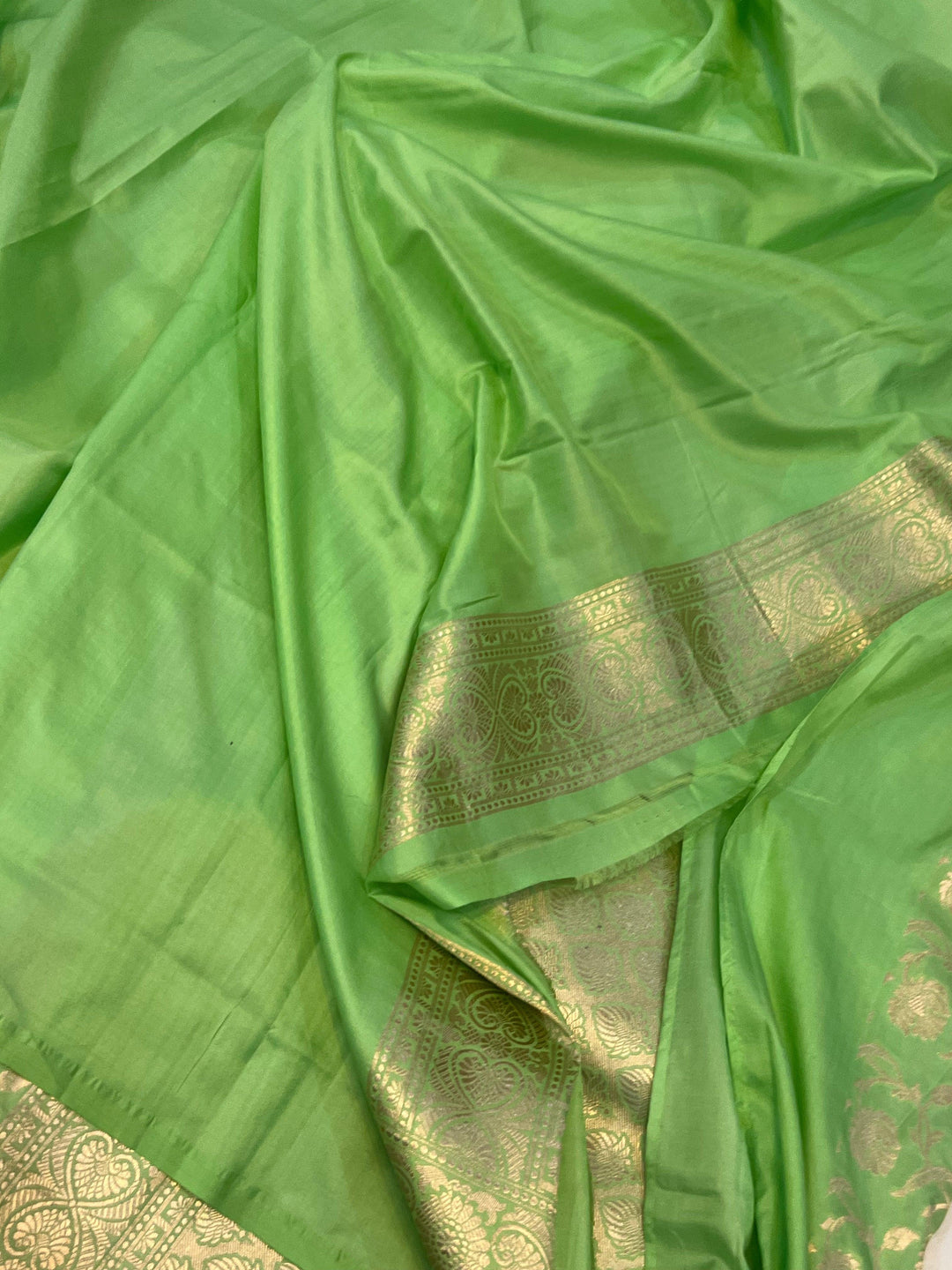 Green Pure Banarasi Handloom Katan Silk Saree - Aura Benaras