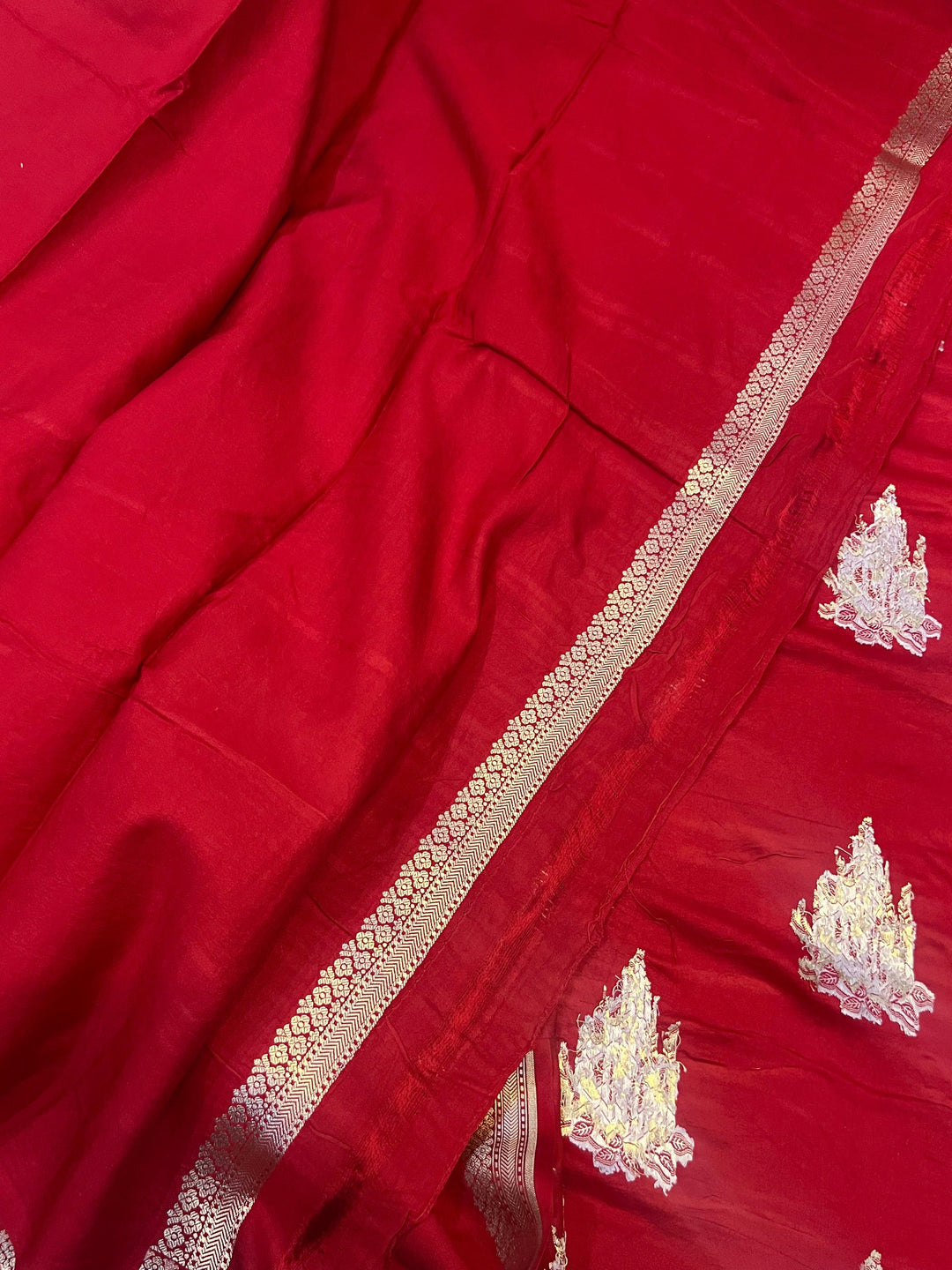 Red Banarasi Mashru Silk Saree – Buy Pure Handloom | Aura Benaras