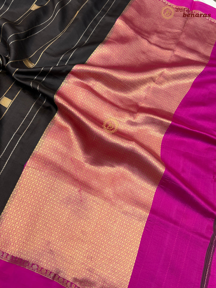 Black Pure Banarasi Handloom Silk Sari - AuraBenaras