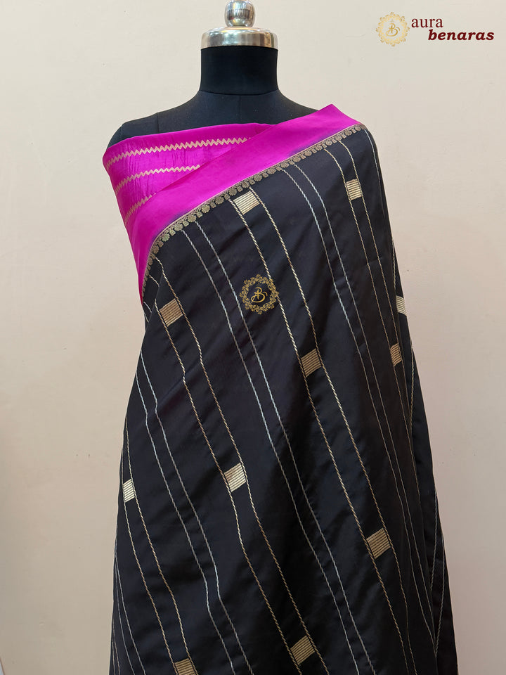 Black Pure Banarasi Handloom Silk Sari - AuraBenaras